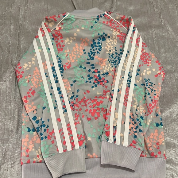 Girls gently used adidas tracksuit size 4-5y - Picture 4 of 7